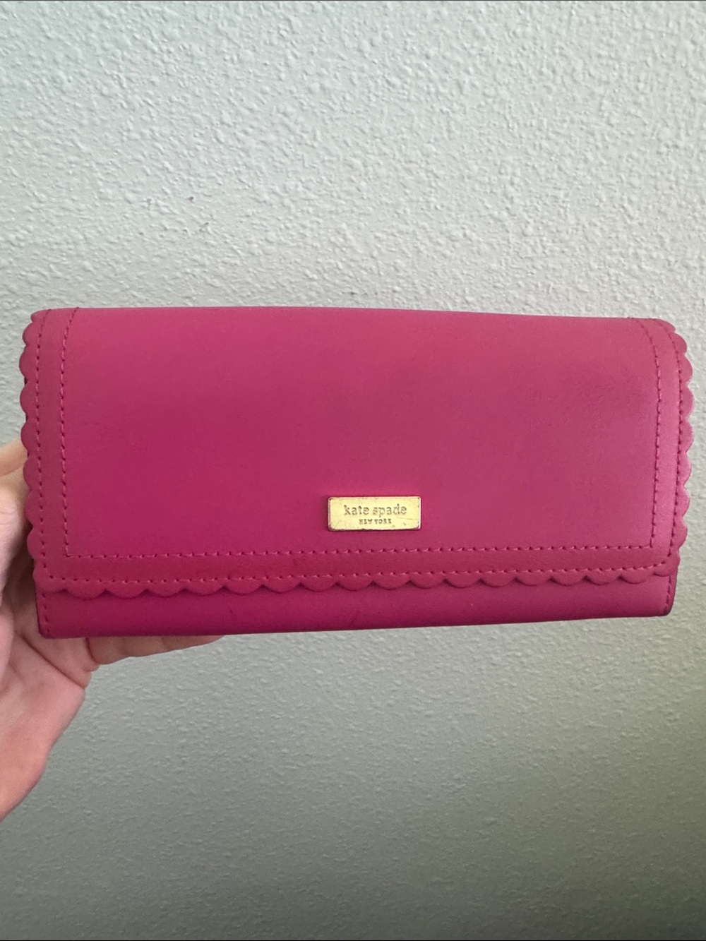 kate spade pink scalloped snap wallet with gold logo bar